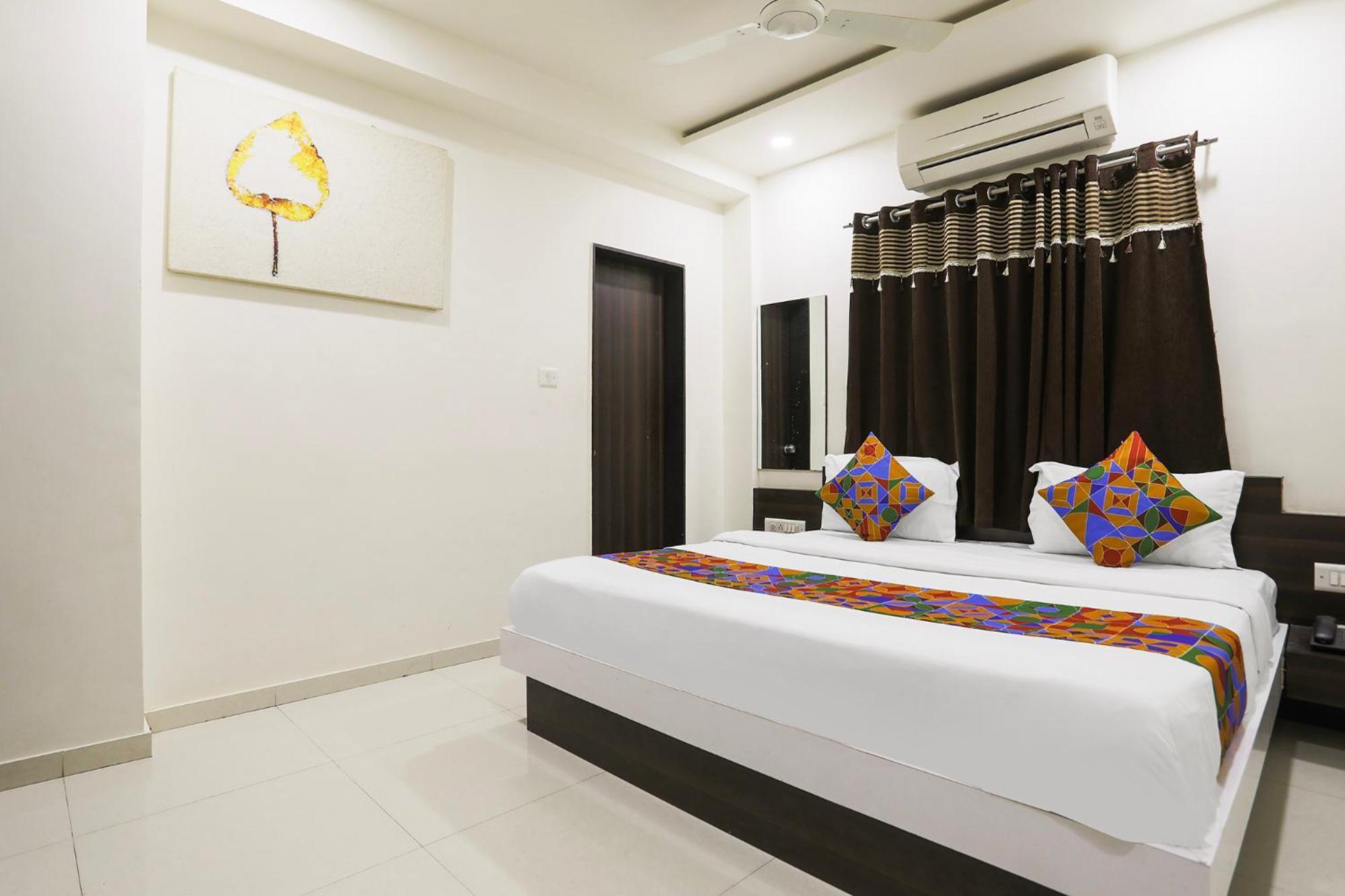 Fabhotel Sk Rajkot Exteriör bild