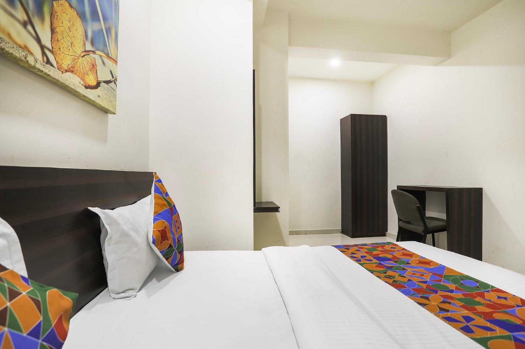 Fabhotel Sk Rajkot Exteriör bild