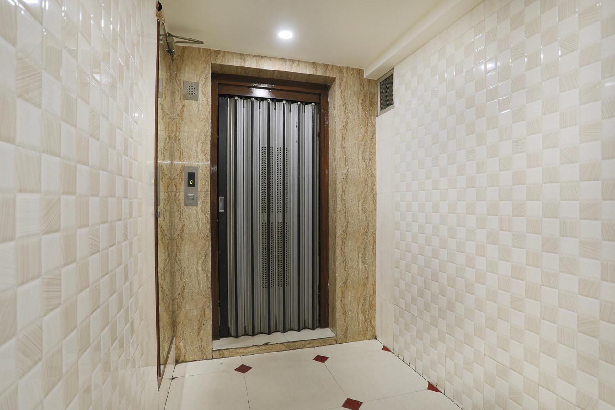 Fabhotel Sk Rajkot Exteriör bild