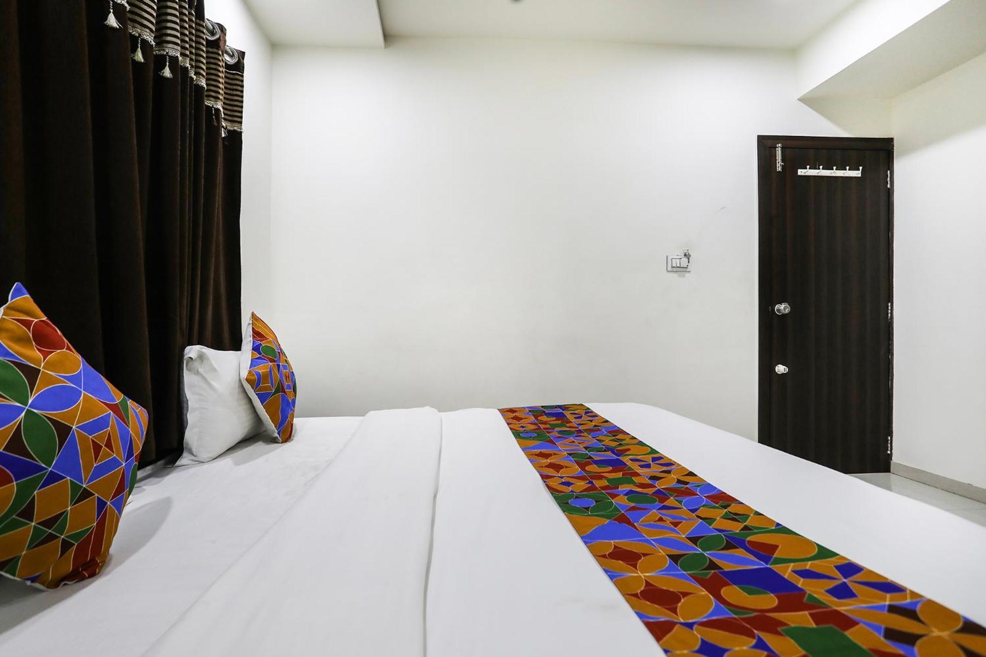Fabhotel Sk Rajkot Exteriör bild