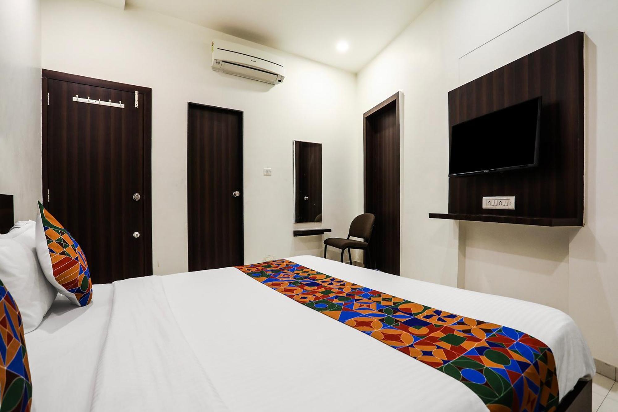 Fabhotel Sk Rajkot Exteriör bild