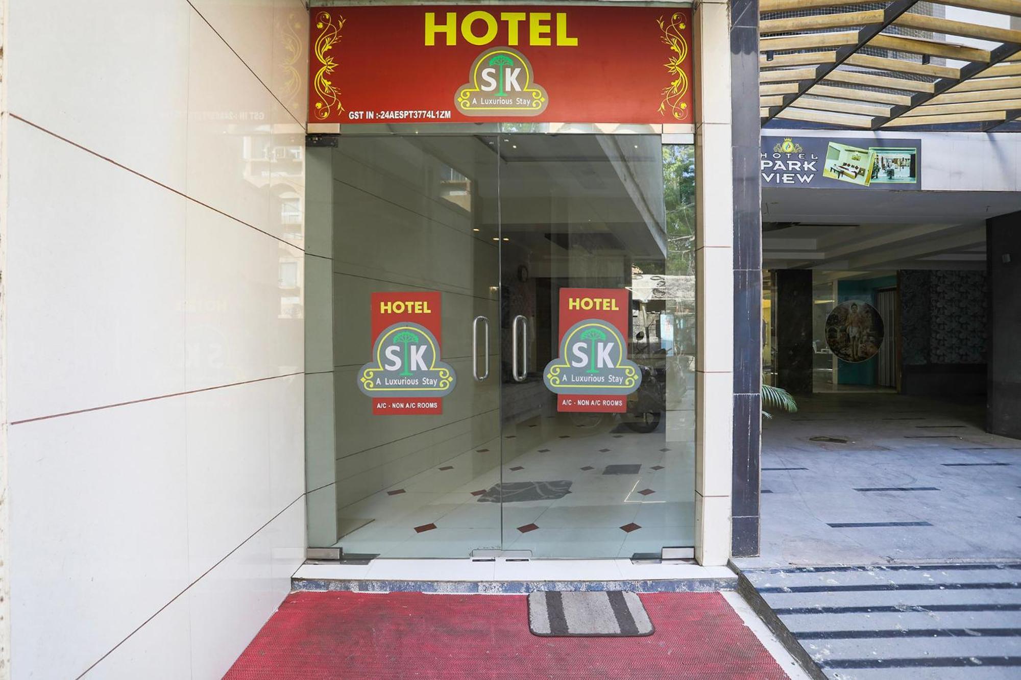 Fabhotel Sk Rajkot Exteriör bild